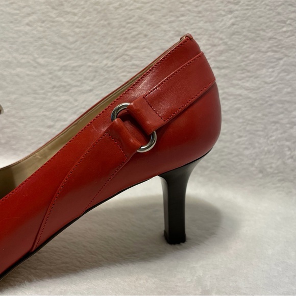 Talbots Women's Sz 6.5M Vero Cuoio Heel Buckle on Side GUC Elegant Leather Pump - Picture 2 of 11